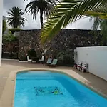 Timanfaya לינה וארוחת בוקר