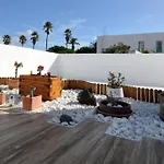 לינה וארוחת בוקר Timanfaya יאיזה