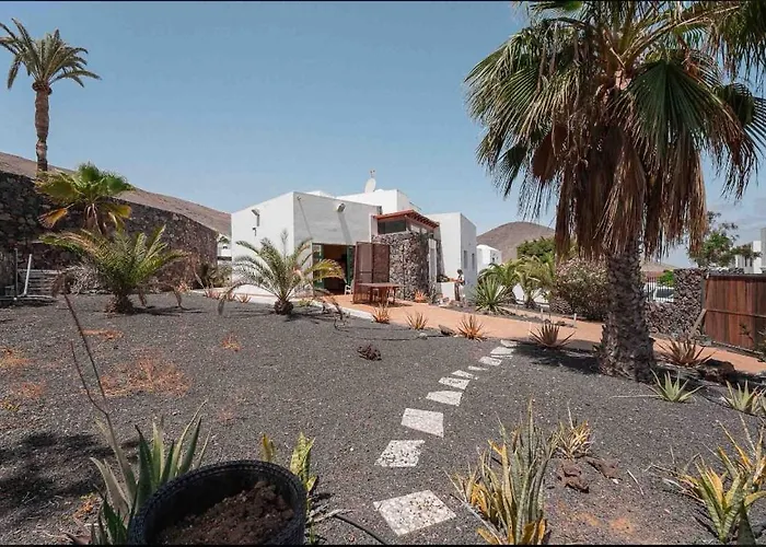 לינה וארוחת בוקר Timanfaya