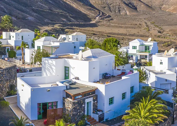 Timanfaya לינה וארוחת בוקר 3*